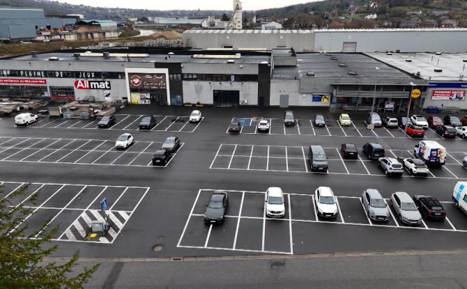 L'expresso de ce mardi 7 octobre: contrôles de police, projet éolien à Fosses-la-Ville, projet commercial refusé et route accessible à Floreffe