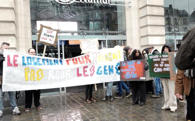 Une mobilisation aux slogans ironiques pour les sans chez-soi