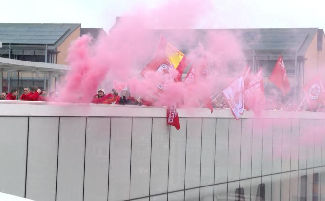 Grève nationale contre l’Arizona : "Tu me mets 67, je te mai 68!"