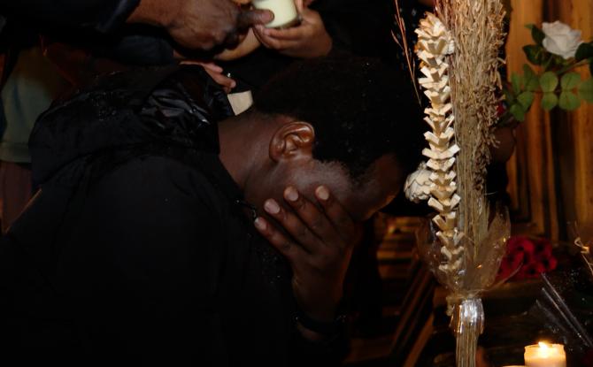 Hommage à Adamo Condé : une mobilisation réunit une centaine de personnes à Namur