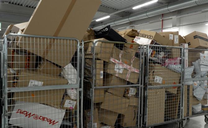 Plus de 6 000 colis de Noël quotidiens au centre de tri d'Andenne