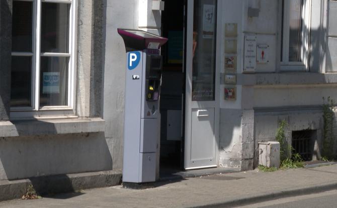 Le stationnement dans le centre passe au rouge