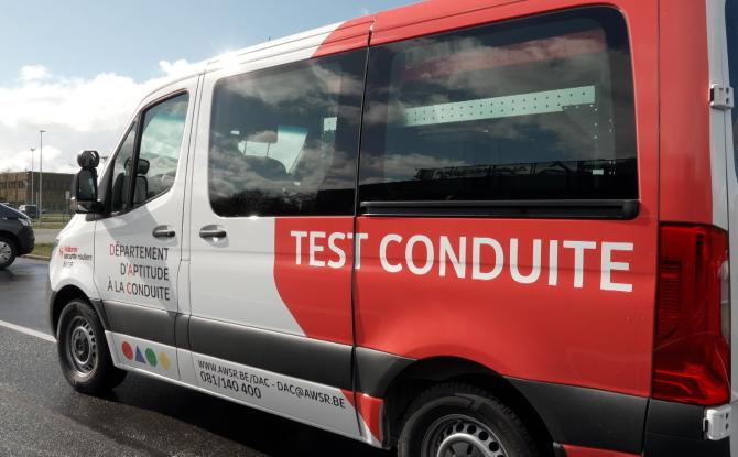 Namur : Une voiture adaptée aux PMR pour passer tests d'aptitude et permis de conduire