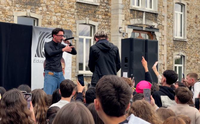 Le rappeur Tussy enflamme la cour de l'ISM de Pesche
