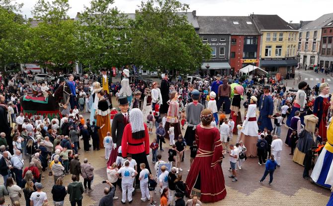Les géants d'Auvelais en fête